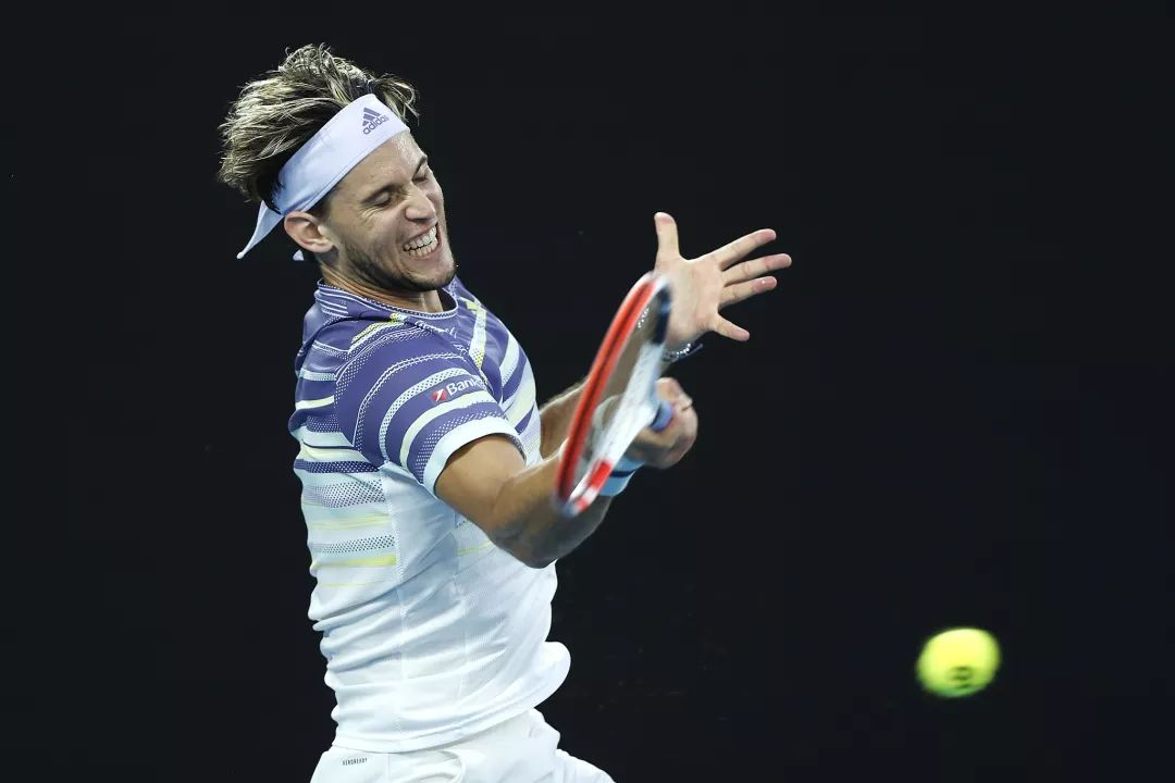 澳网第八冠德约鏖战5局击败蒂姆捧杯