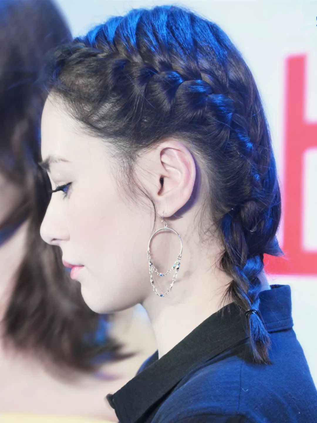 不过如果发量超多的话,马尾低扎高扎倒也无所谓啦~ 因为基本都能盖得