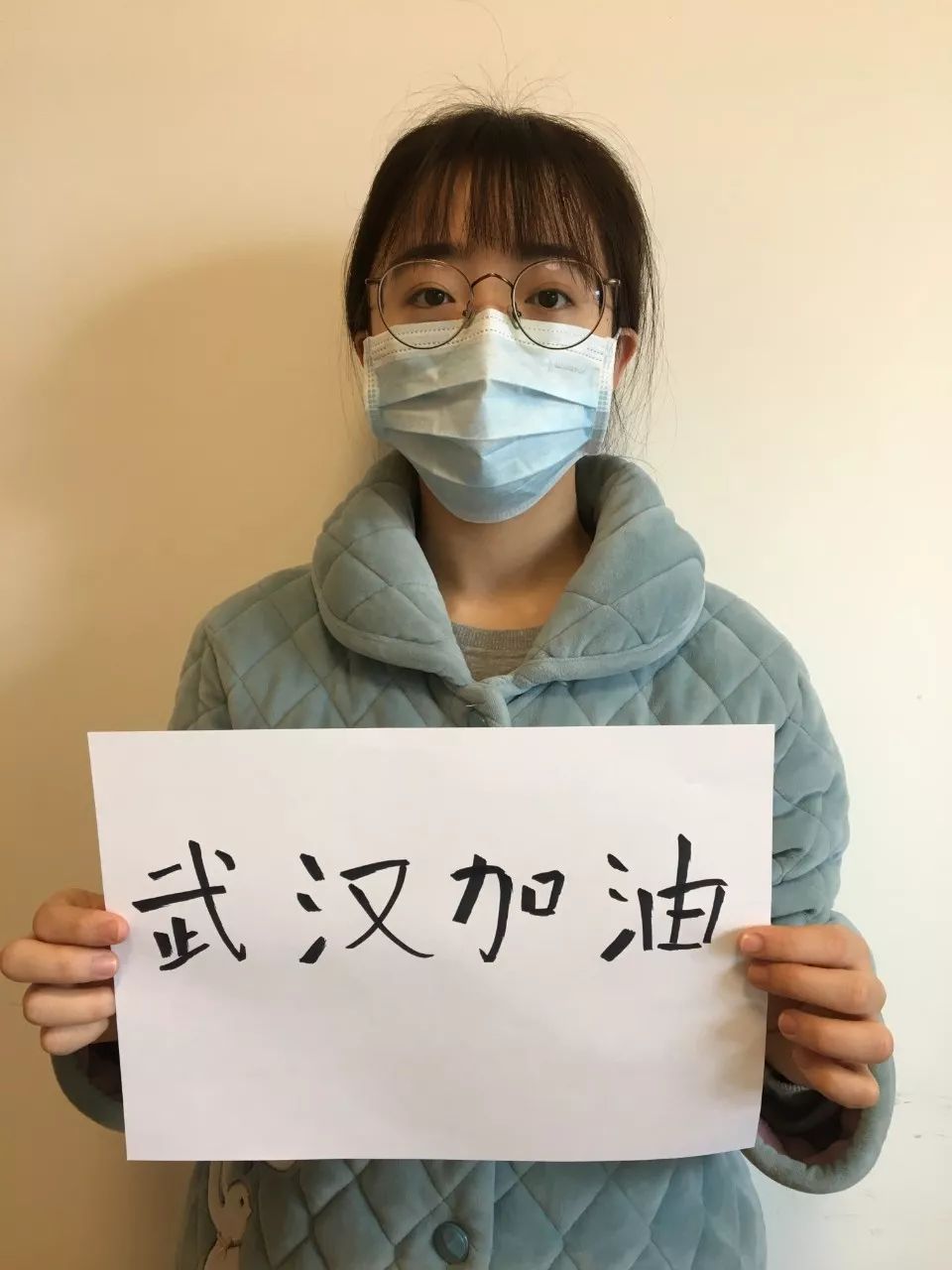 勤洗手,多通风,尽量少出门,出门戴口罩.我在四川成都为武汉加油!