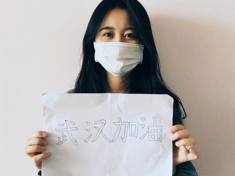 口罩之后,我们依然微笑;我在四川成都给武汉加油!加油!雄起!