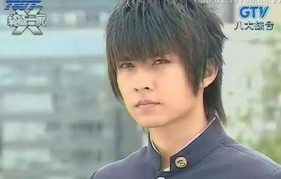 四个花美男风格迥异,但无一"掉队",每个人都能迷倒一大片青春期的少年