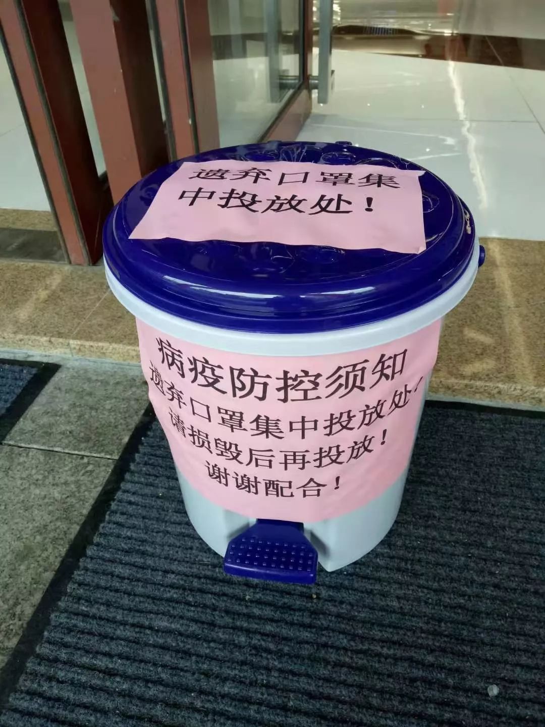 现场直击县城各大超市库存充足02顾客进店需戴口罩测体温