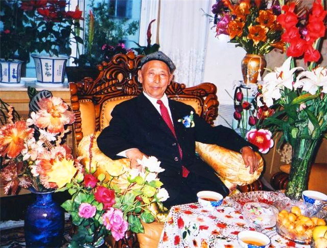 三,在其位,谋其职虽说达吾提·买合苏提胸怀天下,一心为民.