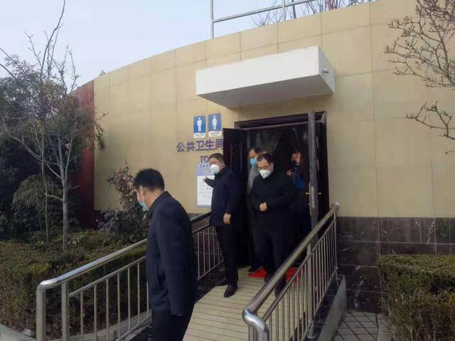 华州区委书记霍文军检查市政环卫及公共场所疫情防控工作
