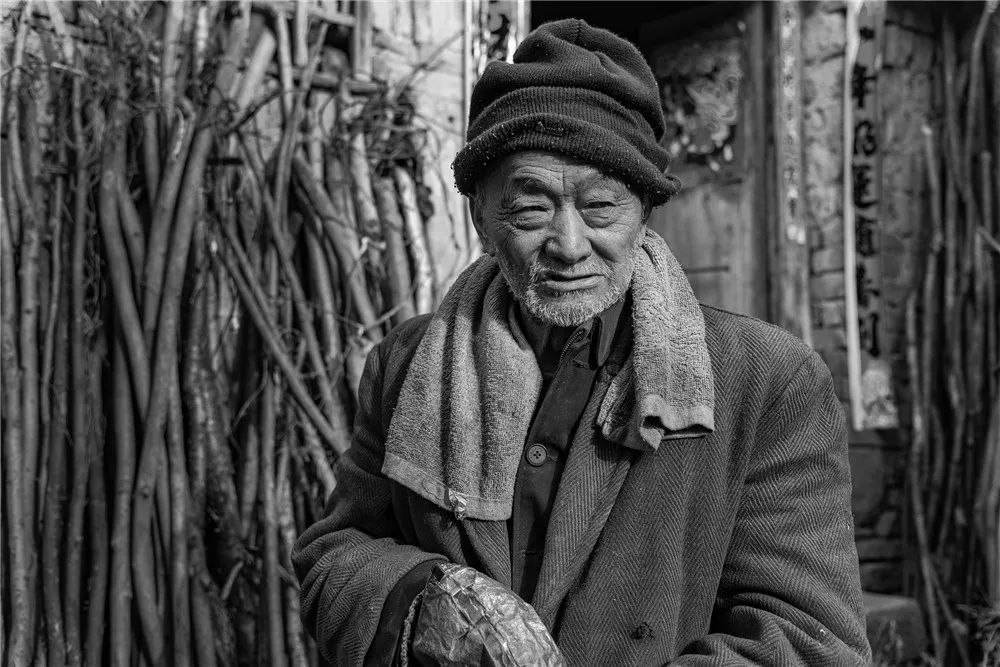 【人文纪实】苏平:留守系列 —— 留守老人的午饭_摄影