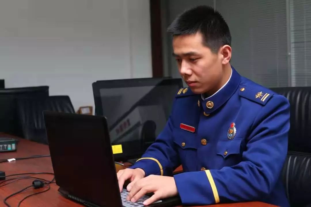 湖北省襄阳市消防救援支队二级消防士——  苏晓杰