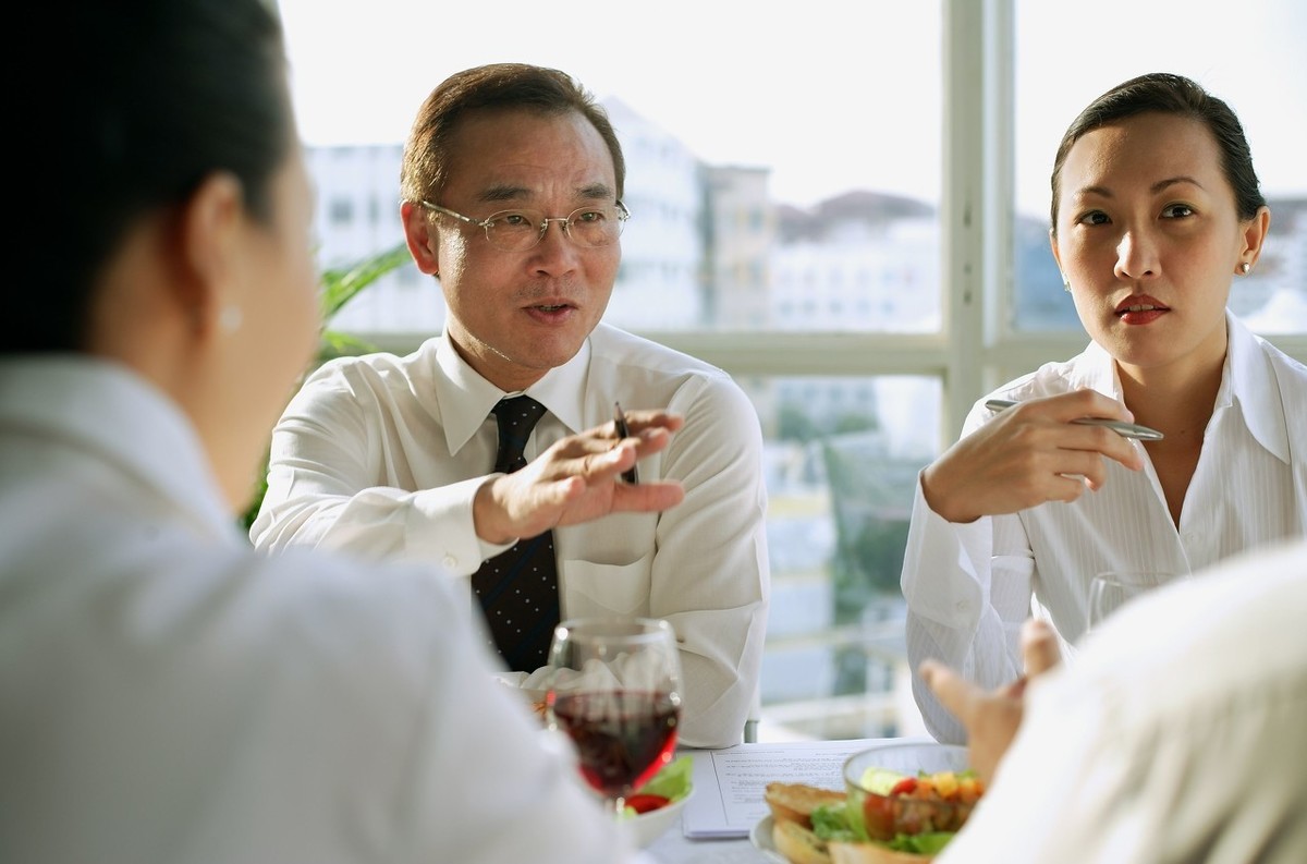 关系再好的领导请客吃饭别说这三句话太套近乎不一定受用