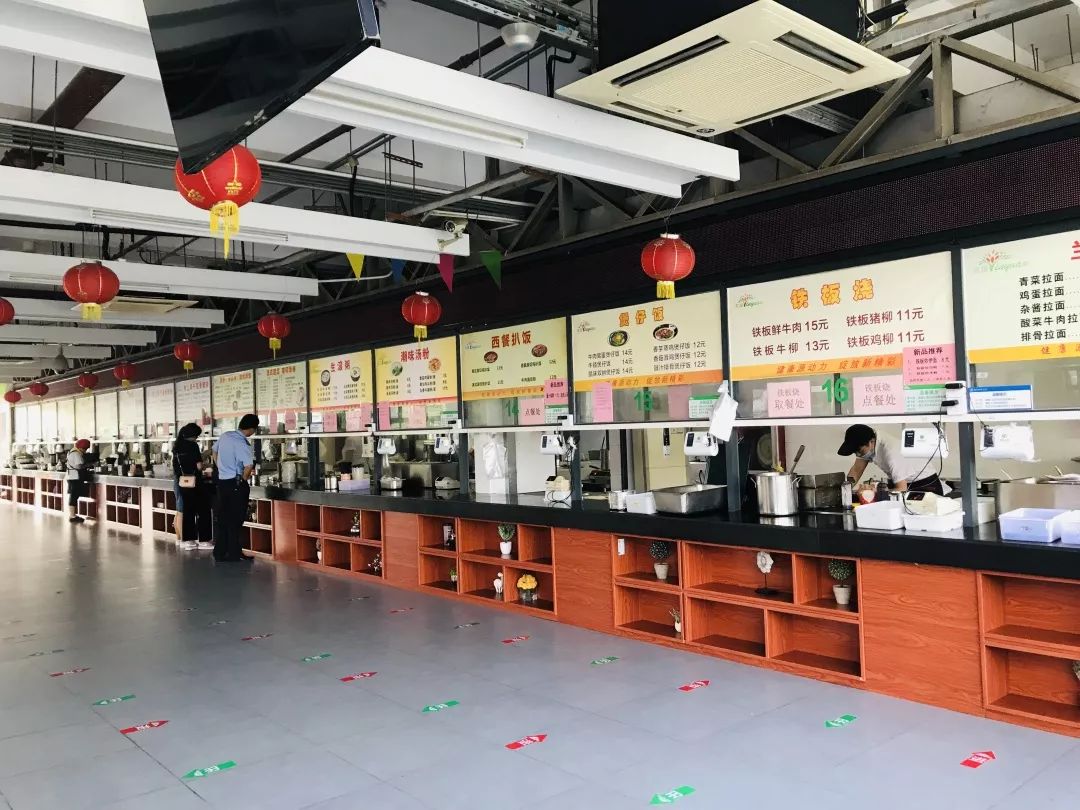 03c食堂位置:比较靠近女生宿舍,但不像a,b那样藏于宿舍楼下,独立于