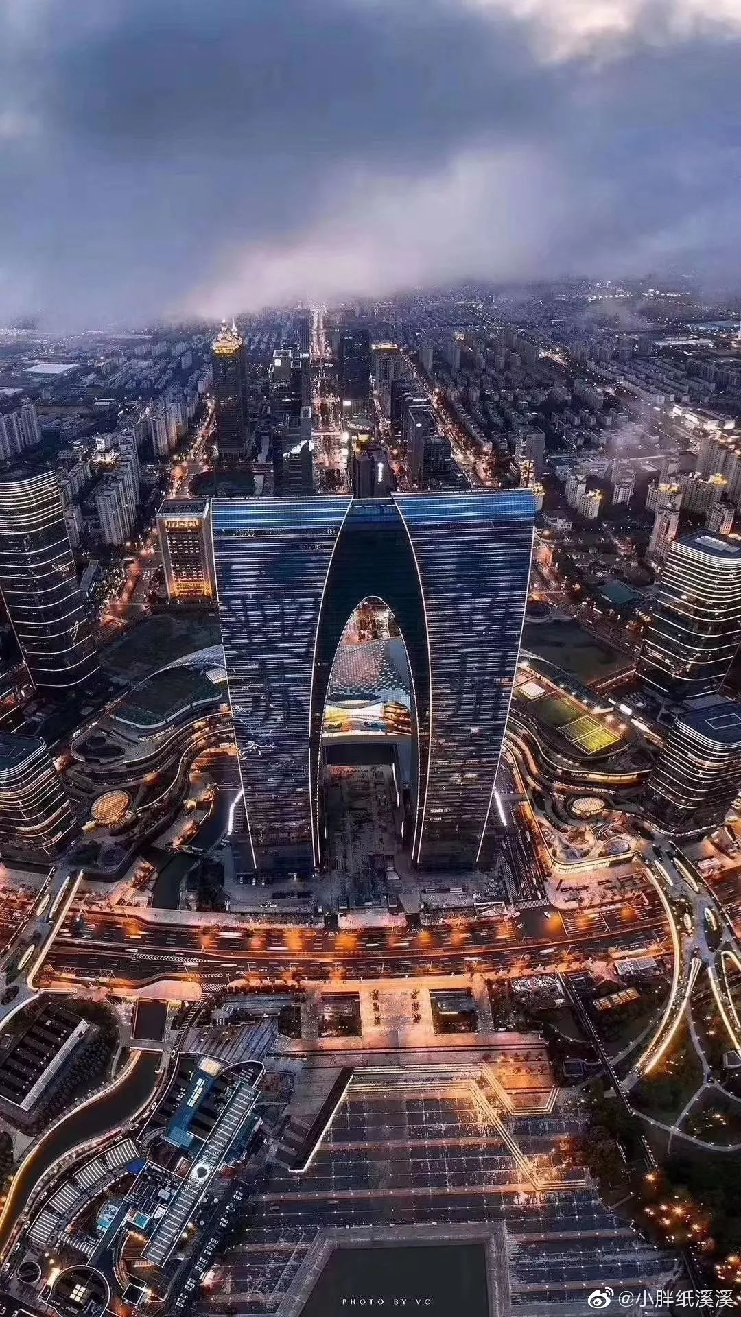 且看东方之门风机盘管系统的工作原理.