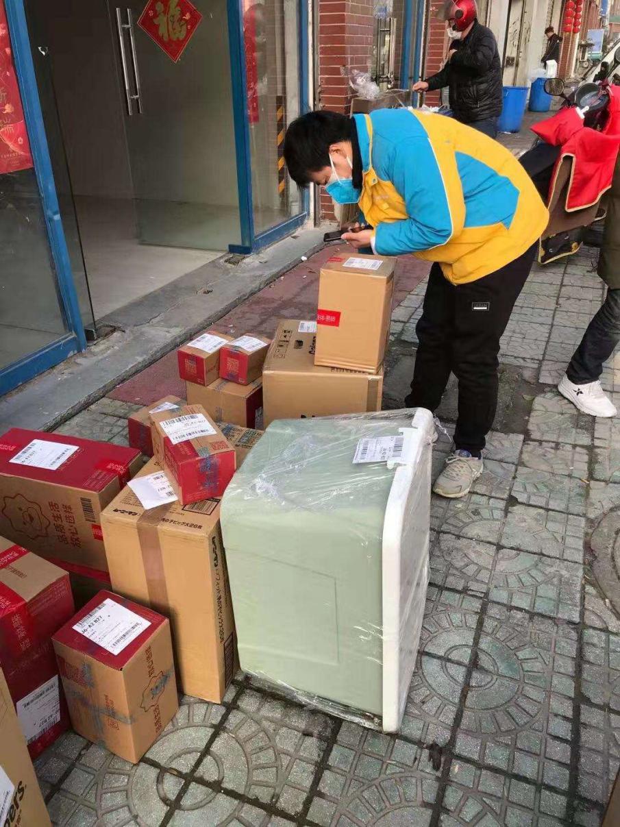 收快递的正确姿势苏宁物流全国鼓励无接触配送服务