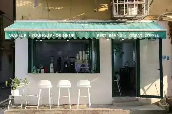 长沙的仰望咖啡逅唐茶业创始人韩刚在朋友圈总结了这些店的特征:第一