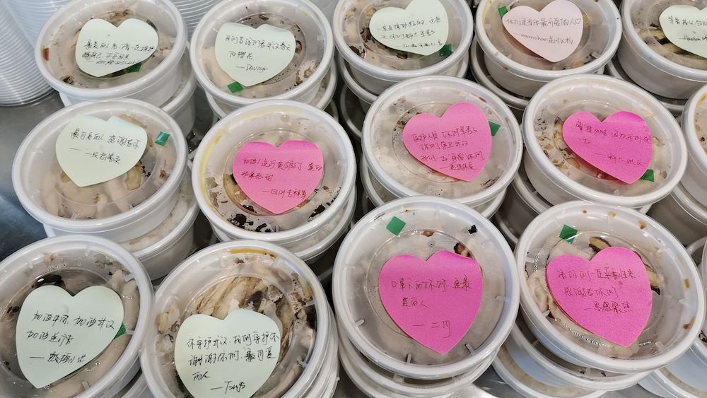 暖哭了老乡鸡这条微博被无数网友爱心接力