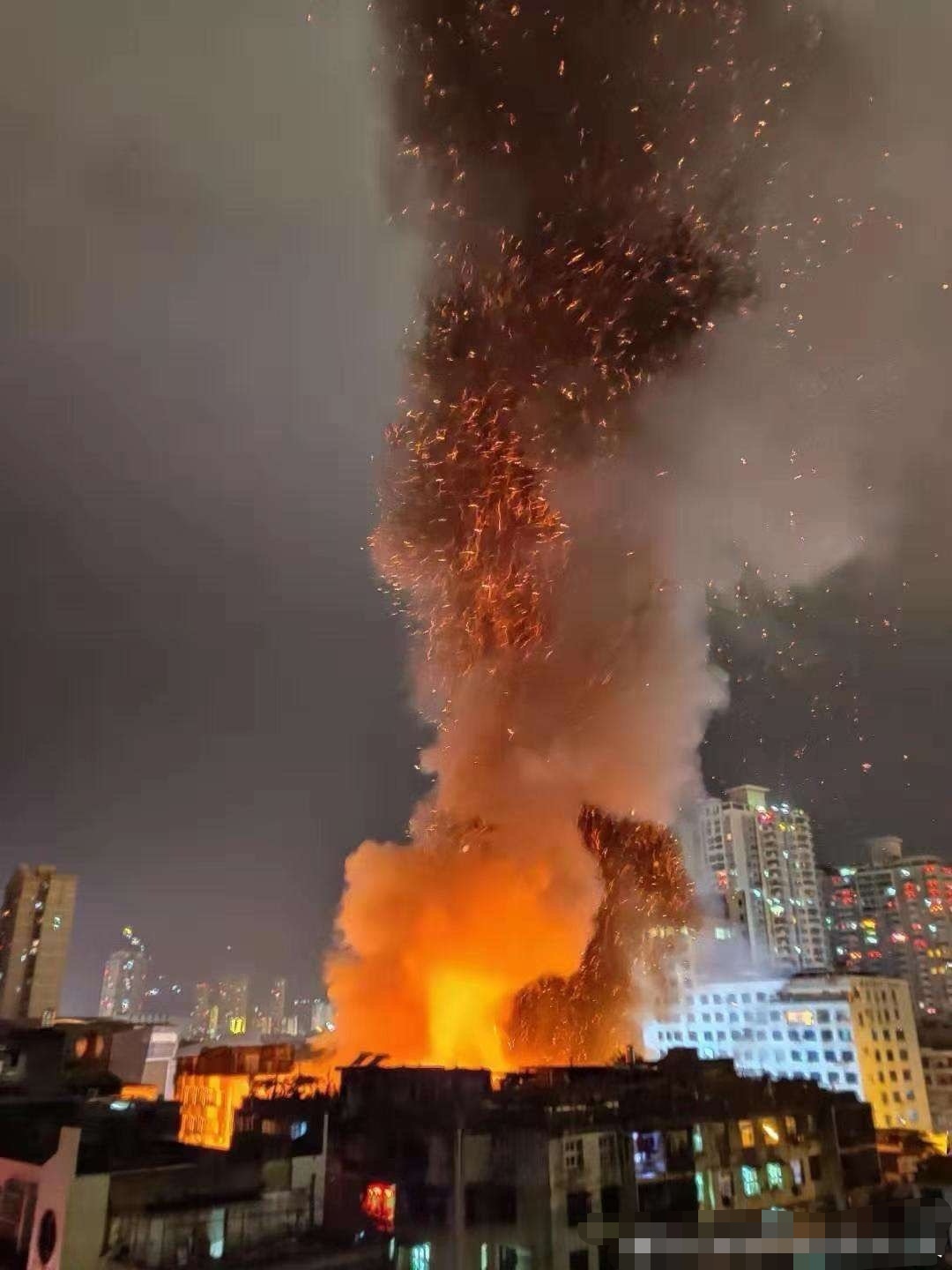 原创莆田步行街着火,南市场商户损失惨重,起火原因不明