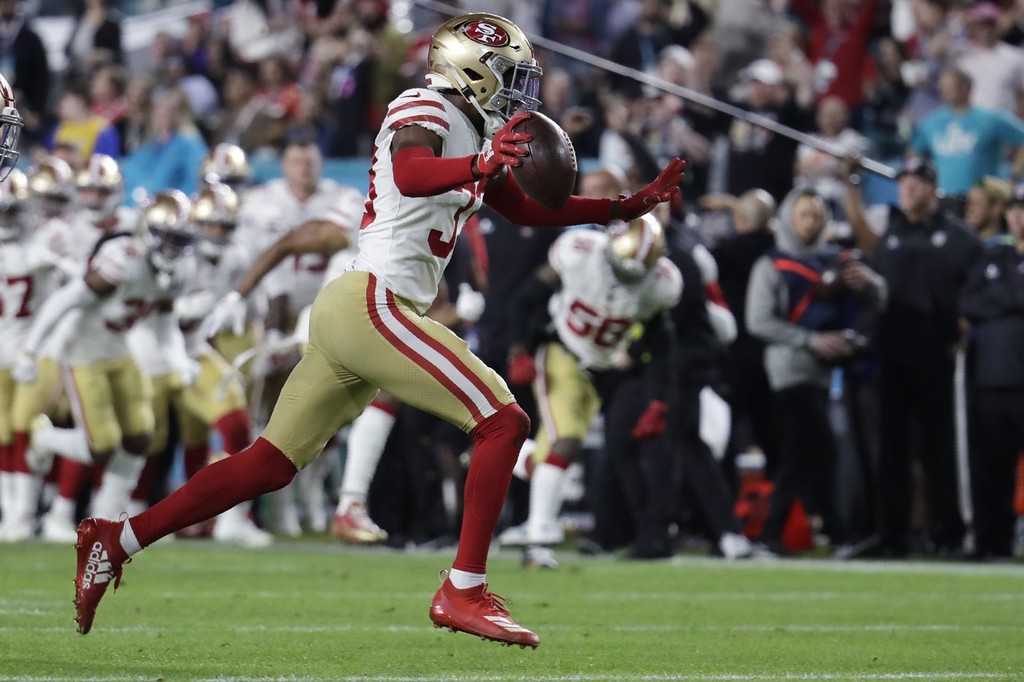 最终50年以来首次打进超级碗的酋长队以31-20击败49人,如愿捧