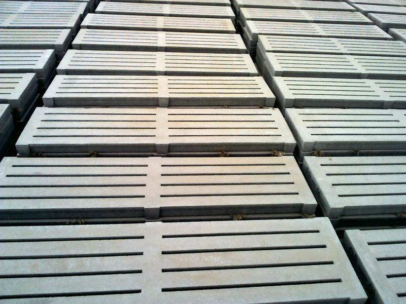 养殖场选好漏缝地板圈舍卫生肢蹄病乳房炎都能改善