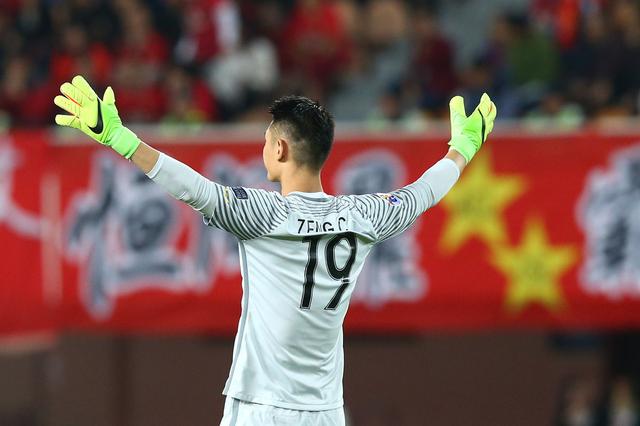 不舍离别!照片回顾恒大时期曾诚,用拼搏铸就"钢铁之诚"