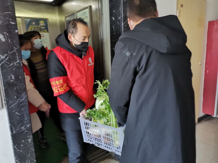 疫情无情人有情 爱心蔬菜送上门