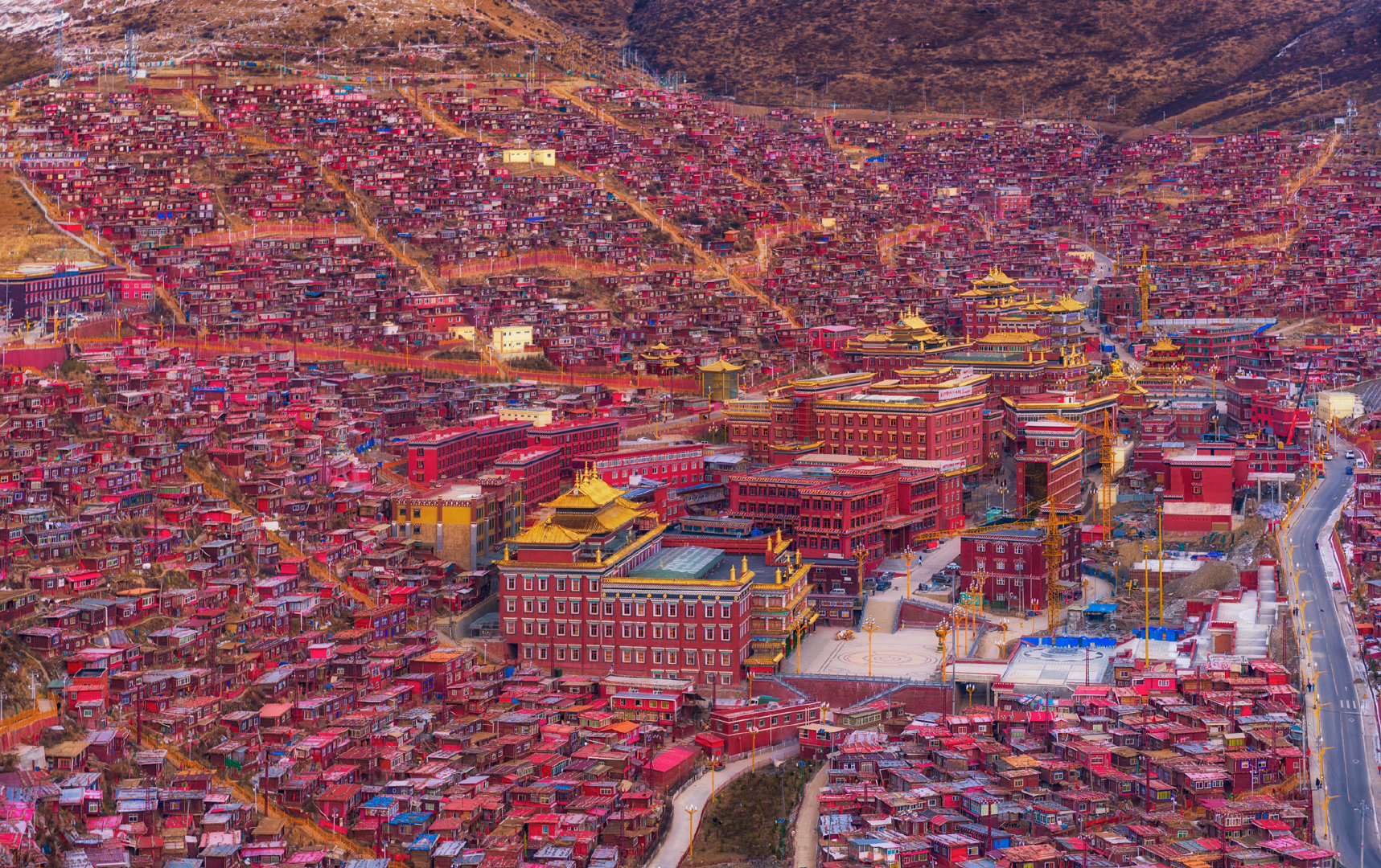 原创甘孜色达一个可以触摸天堂的地方转动经筒寻找善念与禅意