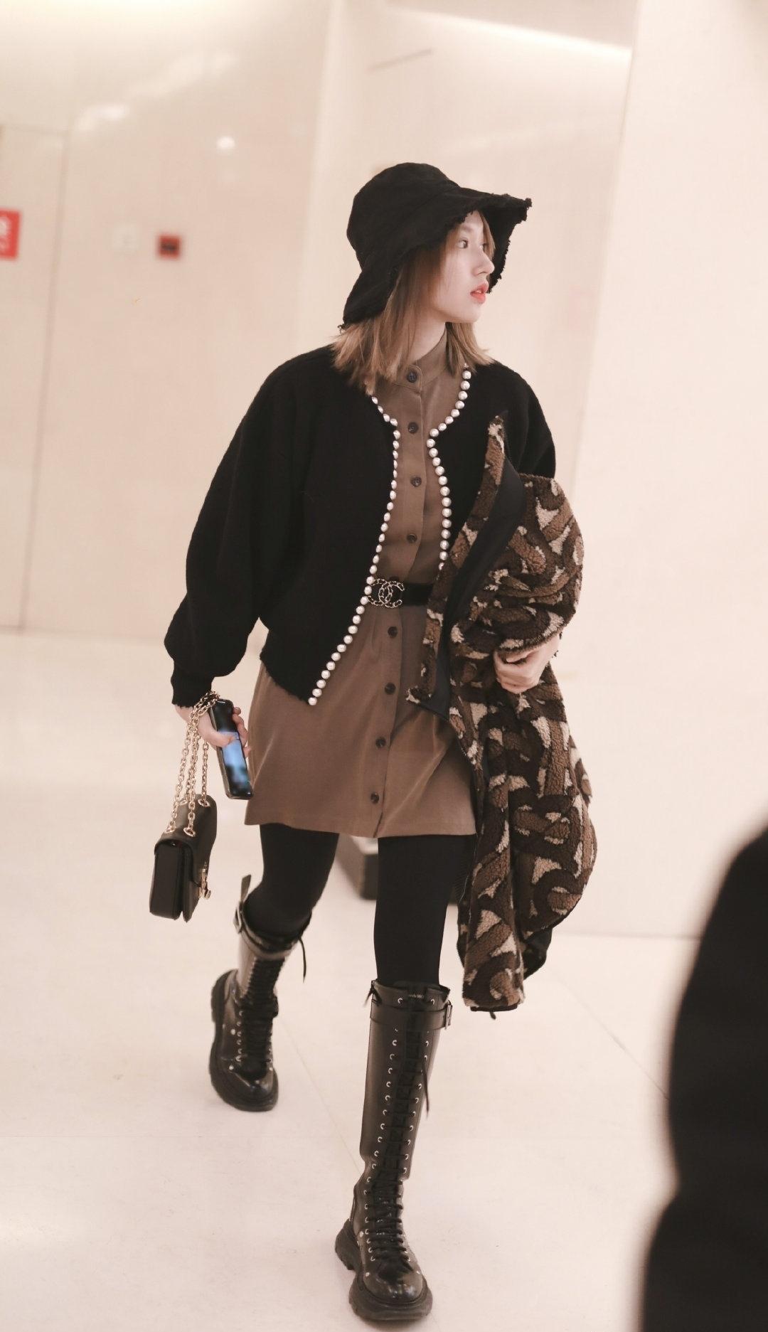 原创冬天如何穿衣显瘦?让程潇来告诉你,一双骑士靴穿出好身材的气势