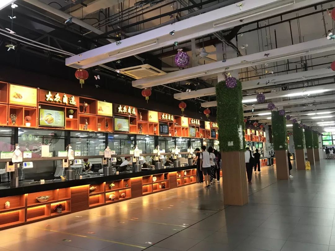 03c食堂位置:比较靠近女生宿舍,但不像a,b那样藏于宿舍楼下,独立于