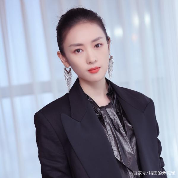气质童瑶,丸子头黑西装干练写真图片,时尚个性