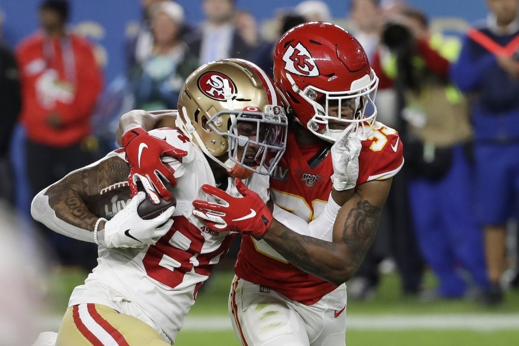 最终50年以来首次打进超级碗的酋长队以31-20击败49人,如愿捧