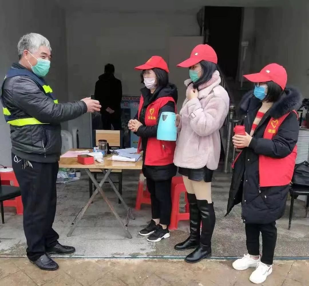 送温暖的"她"身影—看看为一线值守人员玉融姐姐带着大家今天
