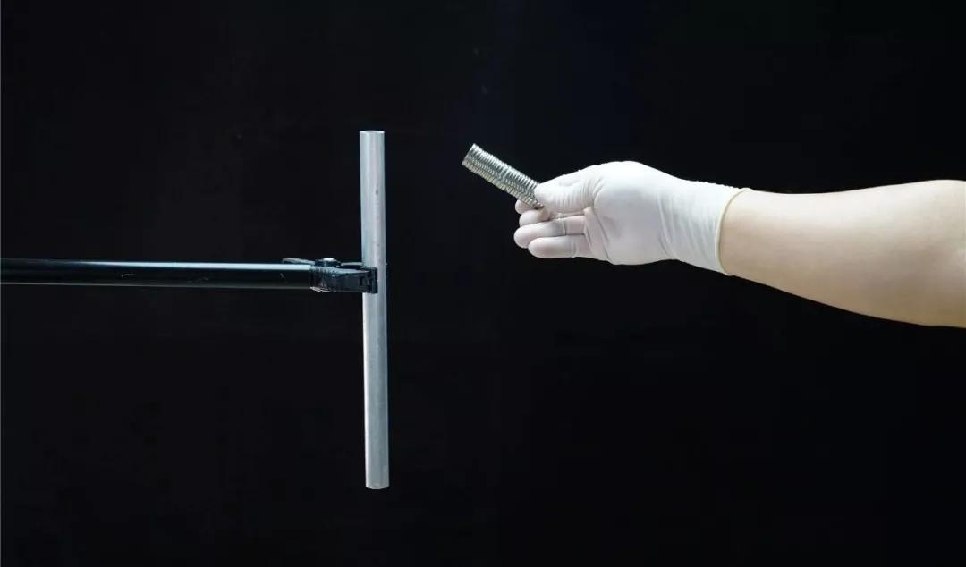 原创魔力科学小实验磁铁掉进铝管为何感觉时间都变慢了