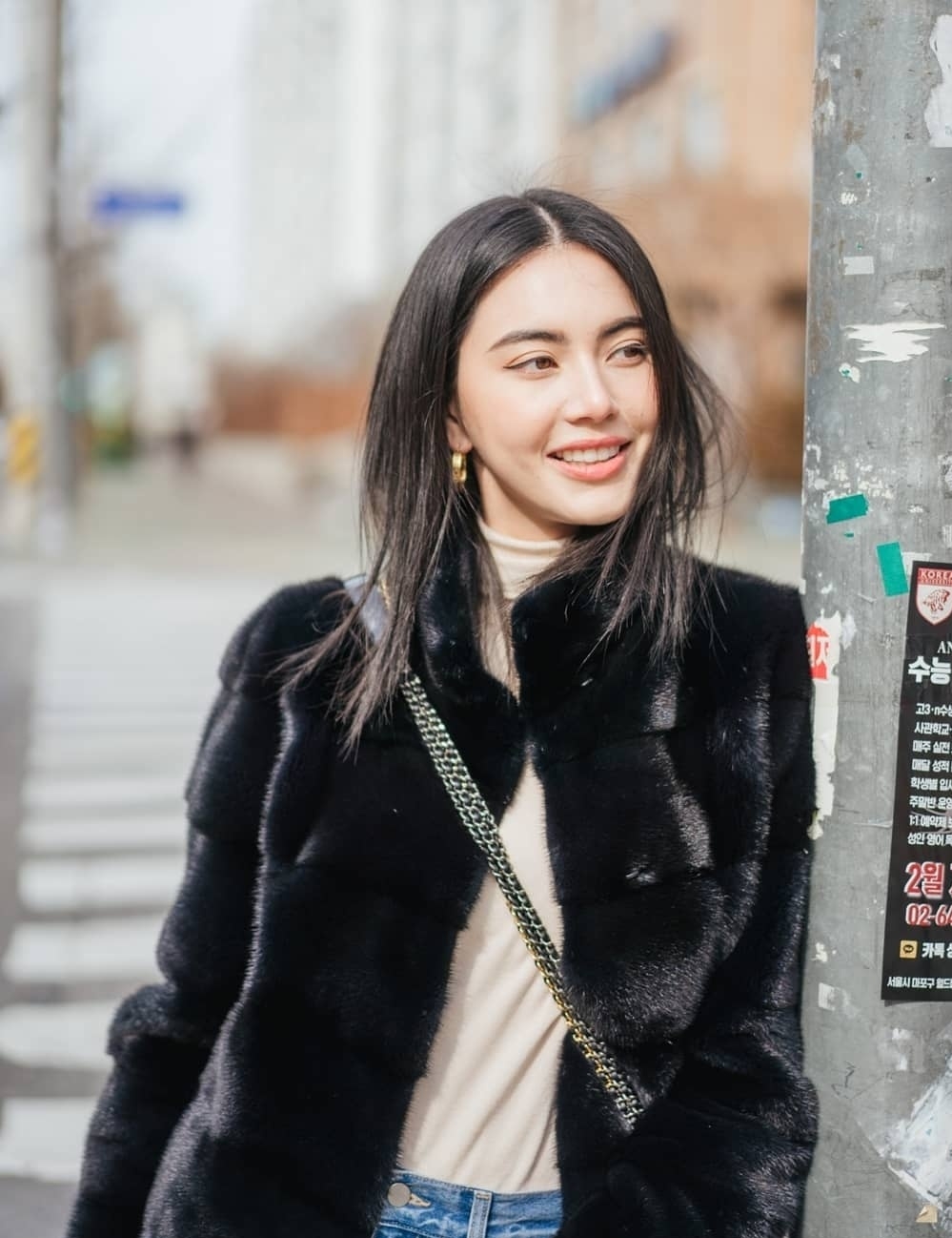 maidavika私服穿搭太过惹眼上演现实版的t台走秀