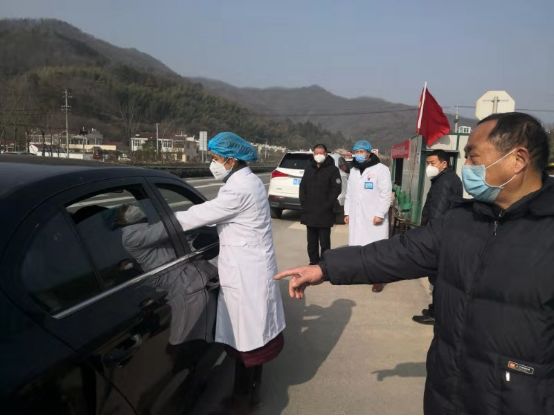 党旗疫线高高飘扬舒城县抗击新冠肺炎疫情侧记