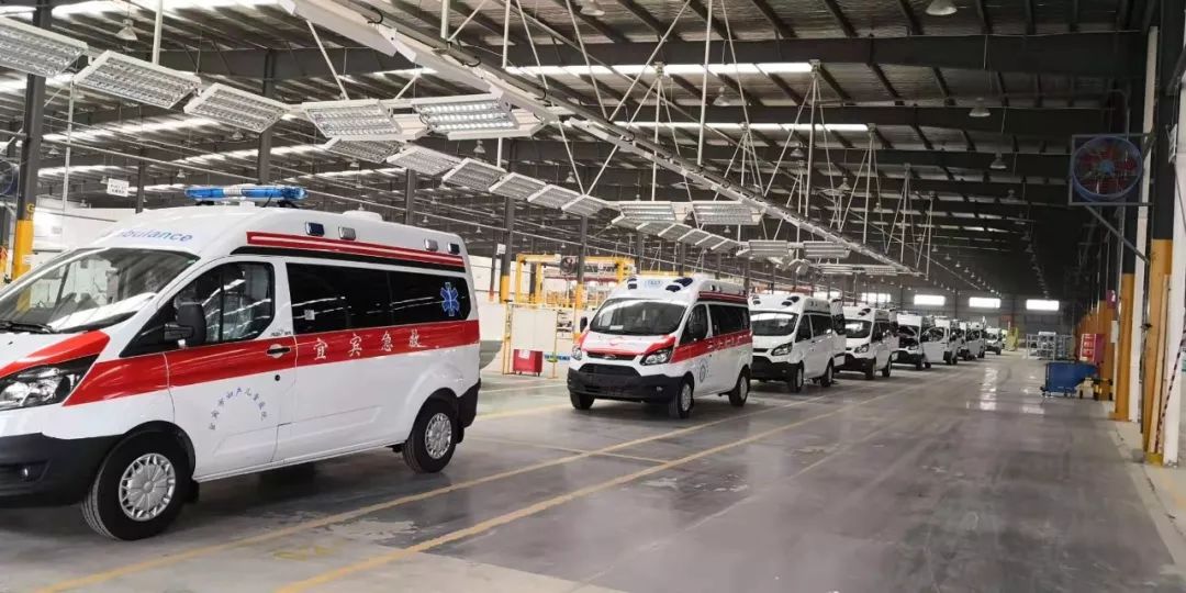 芜湖市市委常委,常务副市长曹哨兵等领导深入瑞弗生产一线视察救护车