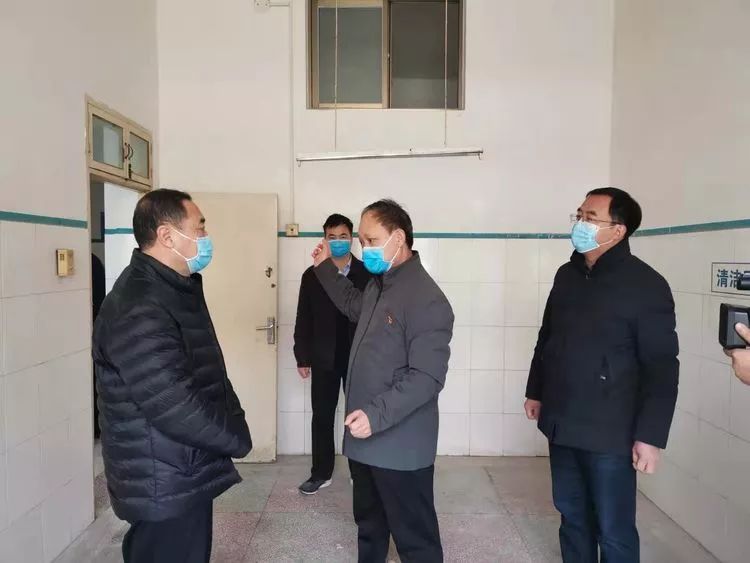 2月1日,县委书记郑辉,县长刘青视察浚县人民医院南院隔离病区改建情况