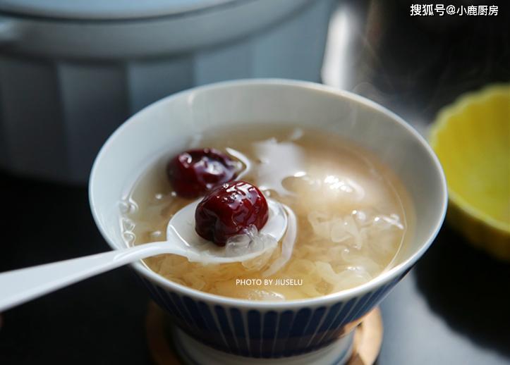 非常時期別一咳嗽就慌神,多用它給家人煲點湯,潤肺又潤燥_銀耳