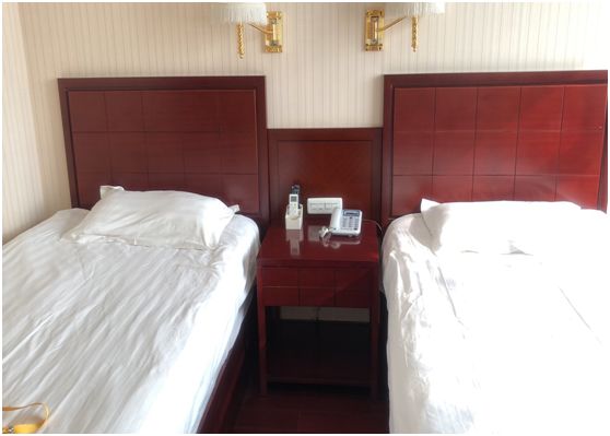 值长张格琳舍下年迈的父母,参加到这场保电工作中,先进员工马艳丽更是