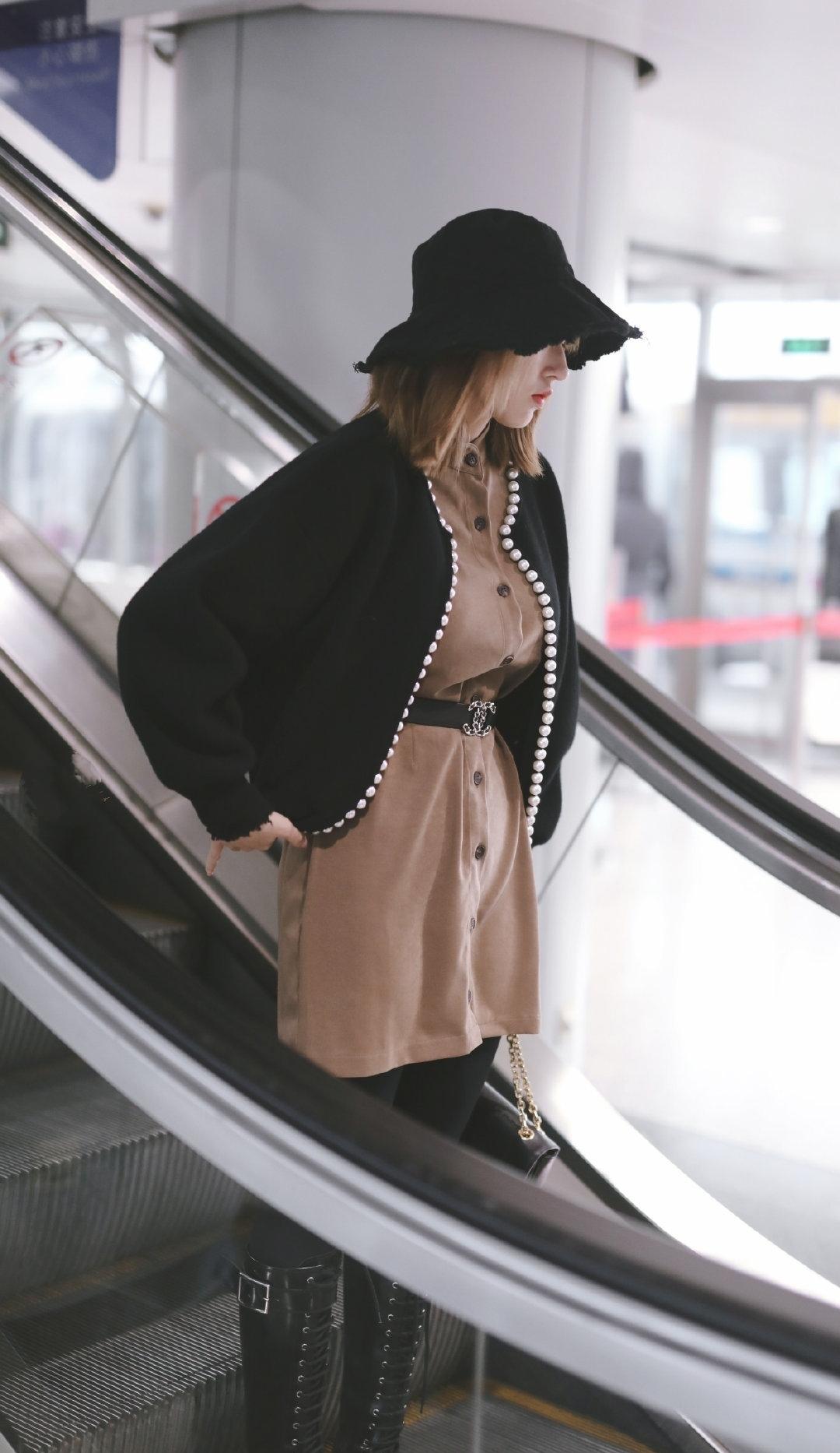 原创冬天如何穿衣显瘦?让程潇来告诉你,一双骑士靴穿出好身材的气势