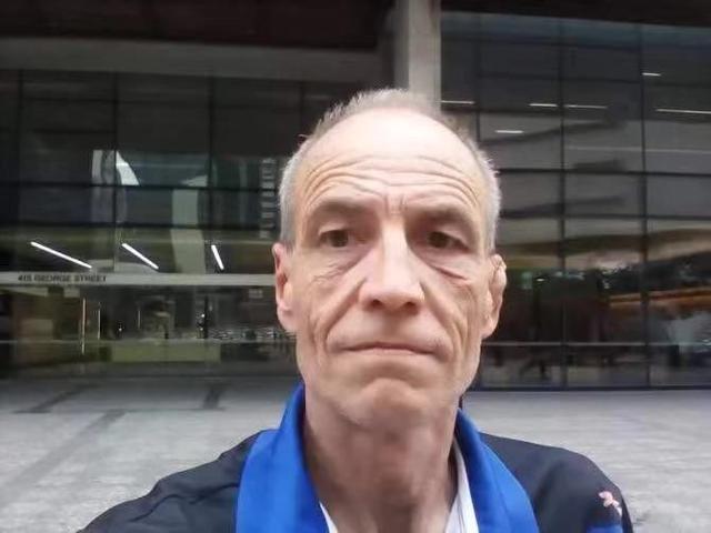 54岁澳洲大叔坚持称自己是查尔斯和卡米拉的私生子