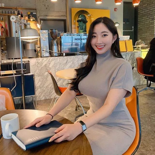 韩国健身美女朴善宇从不节食身材丰腴惹人爱被称微胖女神
