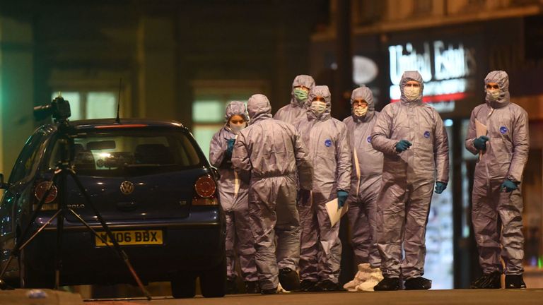 英国持刀恐袭案致2人伤,被击毙嫌疑人上月刚出狱