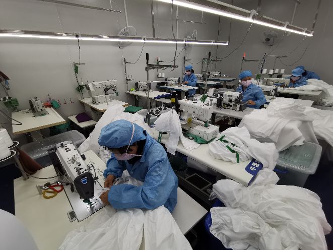 原料缺工人缺记者探访广西唯一能生产防护服的企业