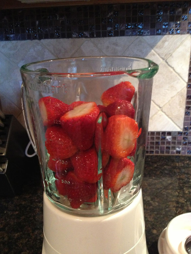 冬天草莓洗干净不要直接吃教你一招酸酸甜甜好吃又解馋