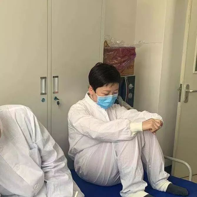 大连市第六人民医院应急病区里最美的他们