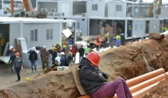 「医院」10天10夜,火神山医院完工,老外:我觉得中国人能一个月建好长城