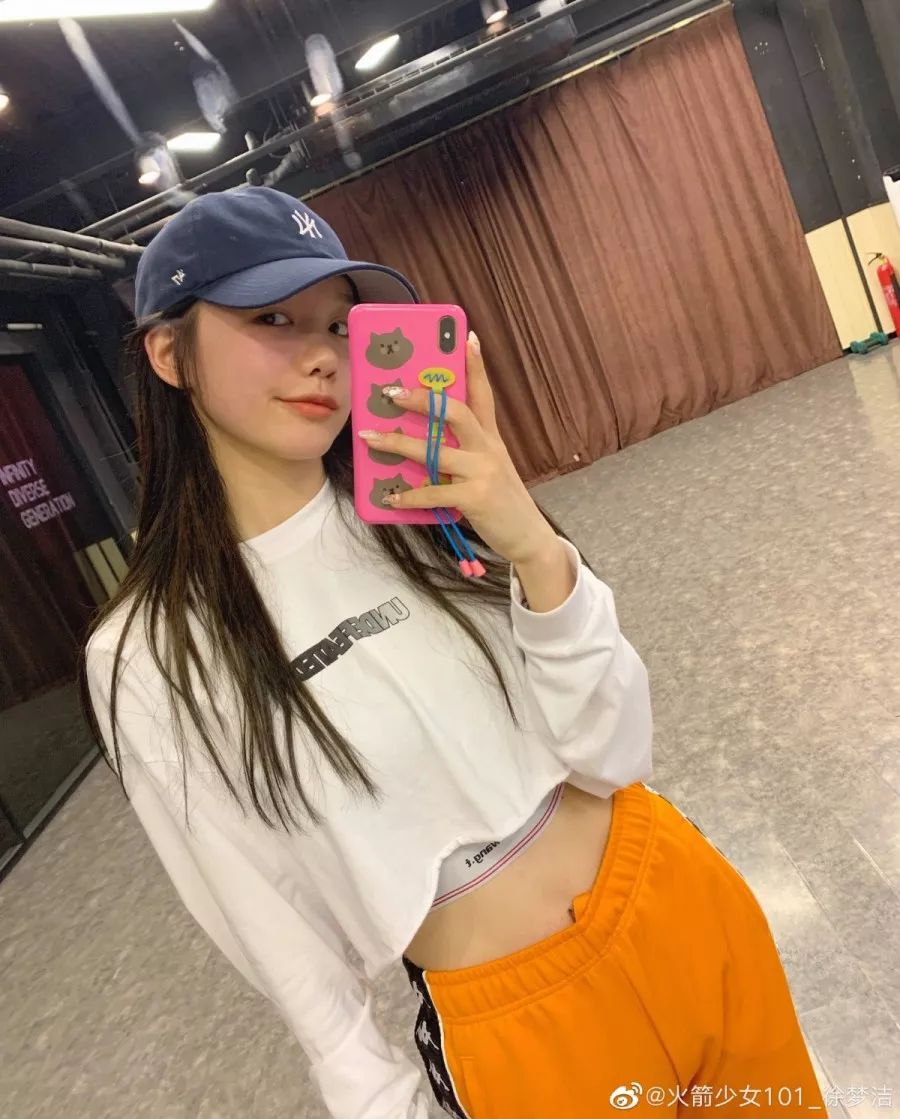 在火箭少女垫底的她应该跟lisa一样是甜辣女生的代表吧