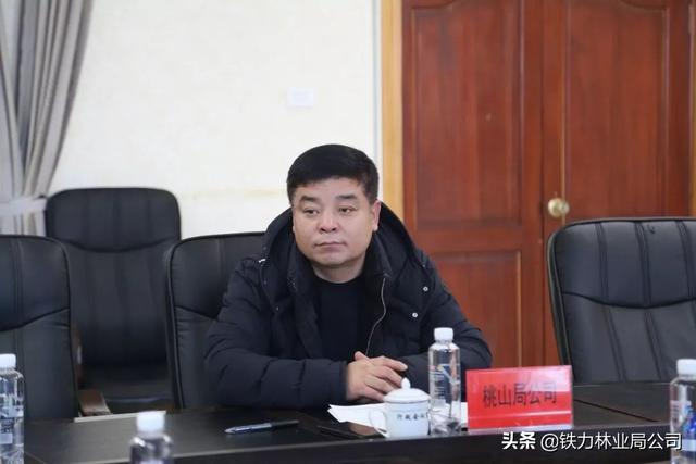 伊春森工集团公司党委书记董事长李忠培在铁力林业局公司召开疫情防控