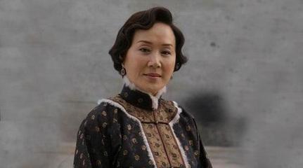 里岳翎的妈妈,演员叫徐玉兰↓得过金马奖最佳女配角奖的唐群老师也出