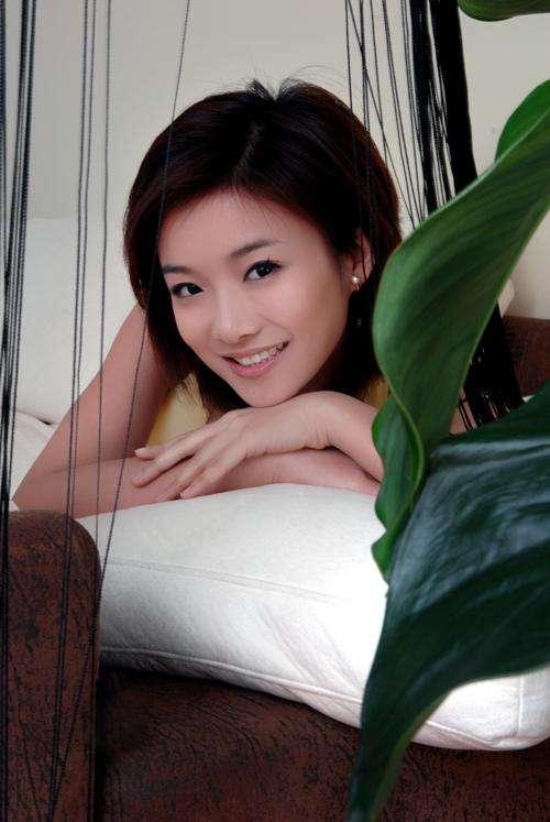 33岁蔡紫获文艺类冠军,身为6岁孩子妈妈,她为何被称董卿接班人