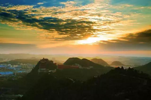 清镇东山巢凤寺