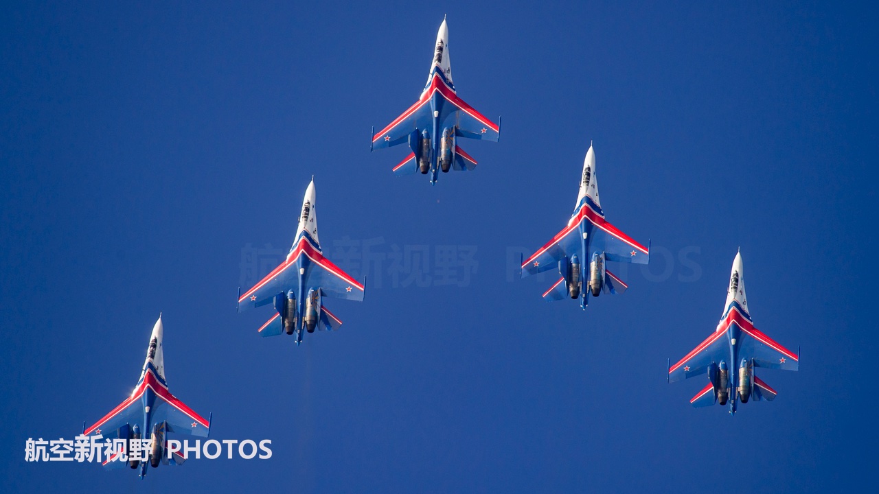 俄罗斯勇士飞行表演队苏27战机组团很狂野战斗民族真会玩