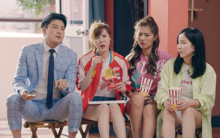 爱情公寓5:张伟牵手大力,四对cp吃散伙席,场面让人哭笑不得