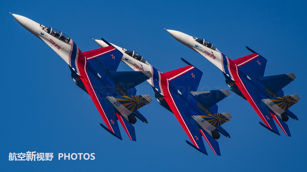 俄罗斯勇士飞行表演队苏27战机组团很狂野战斗民族真会玩